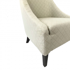 Ekskluzywny fotel do salonu z elegancką tapicerką